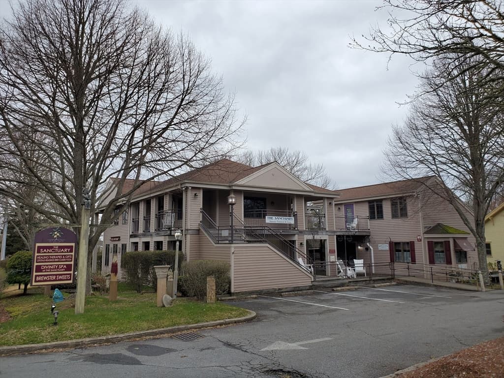 1069 Main Street