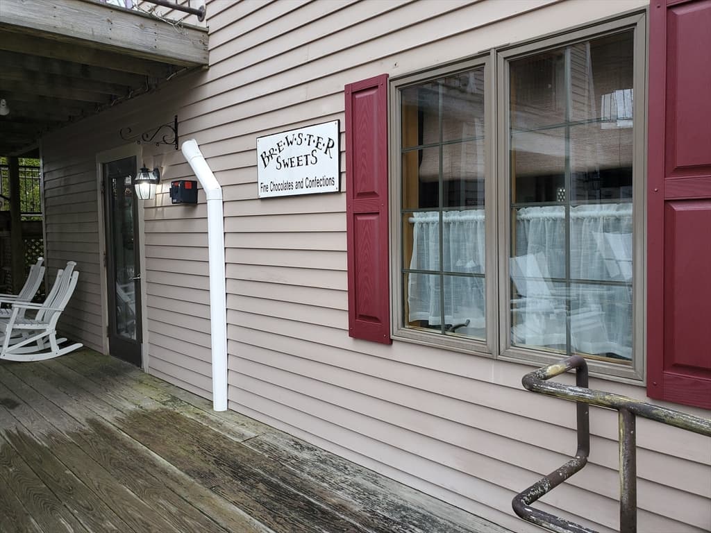1069 Main Street photo 5