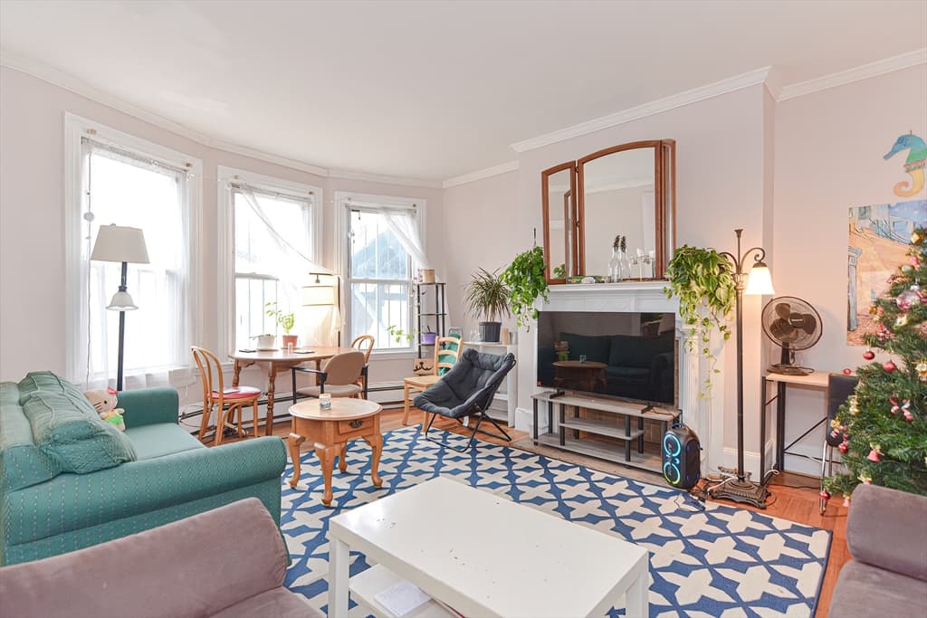1524 Commonwealth Ave photo 3