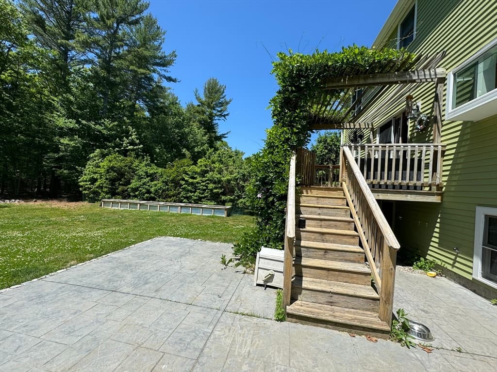 521 Delano Rd photo 3