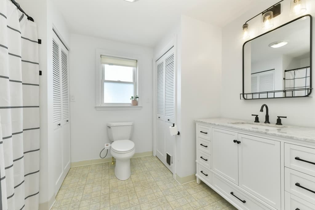 12 Pearl Ave photo 4