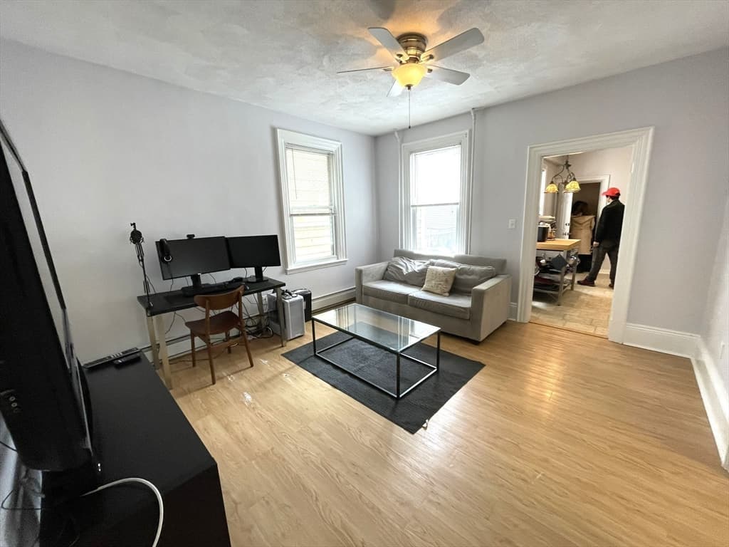 84 Winter St photo 3