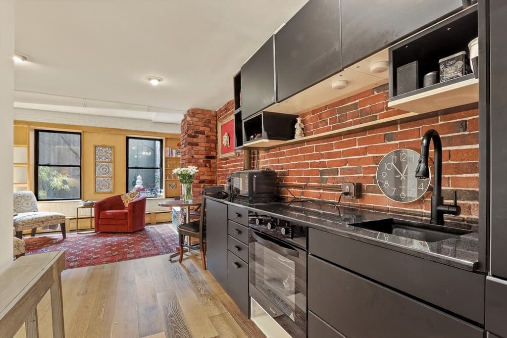 17 Grove St #1 photo 3