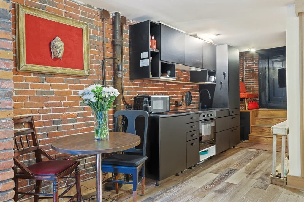 17 Grove St #1