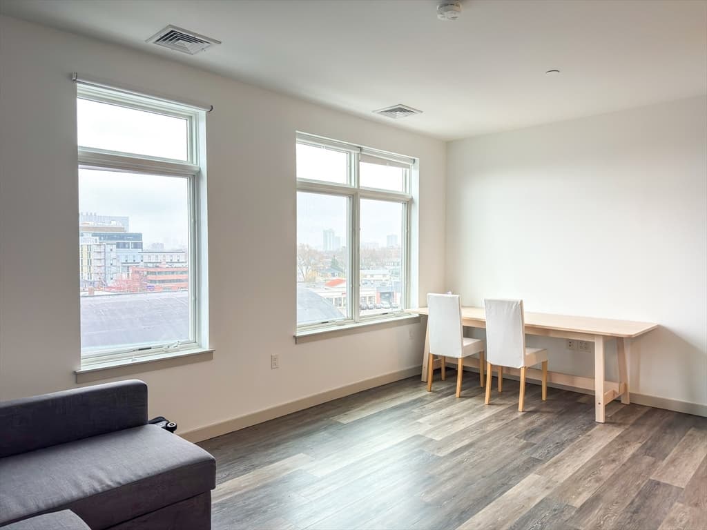 180 Telford St #605