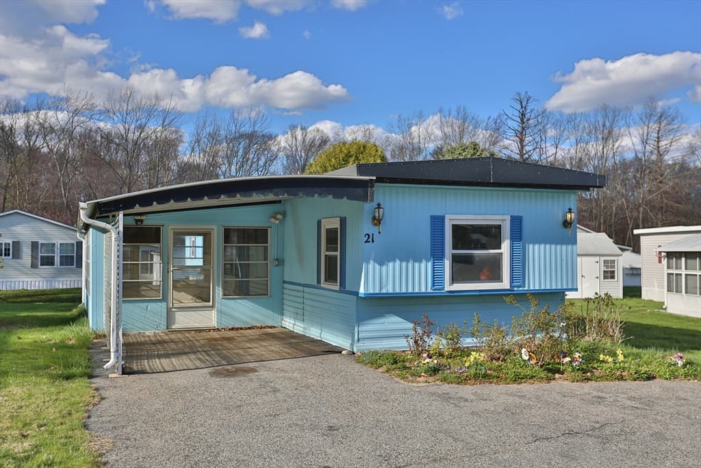 21 Rebecca Ave