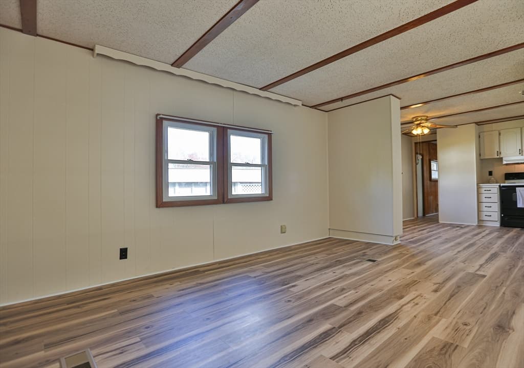 21 Rebecca Ave photo 5