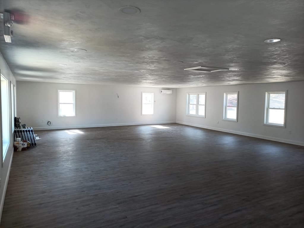 476 Worcester Street photo 2