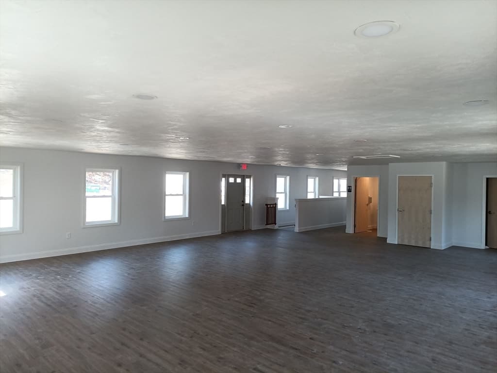 476 Worcester Street photo 4