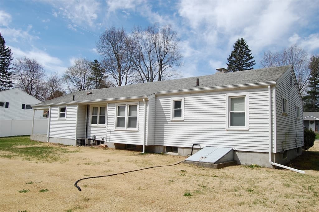 171 Maple St. photo 3