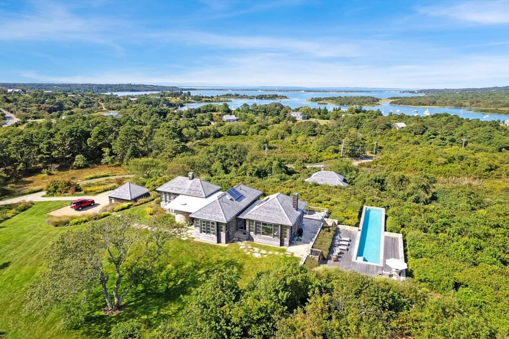 2 Squibnocket Rd