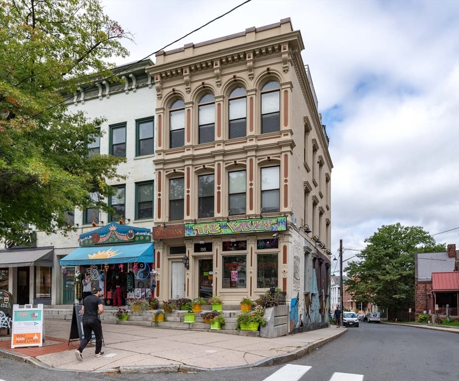 135 Main St