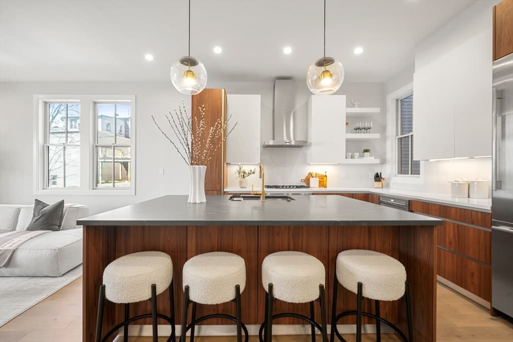 407 E 7th Street #1 photo 2