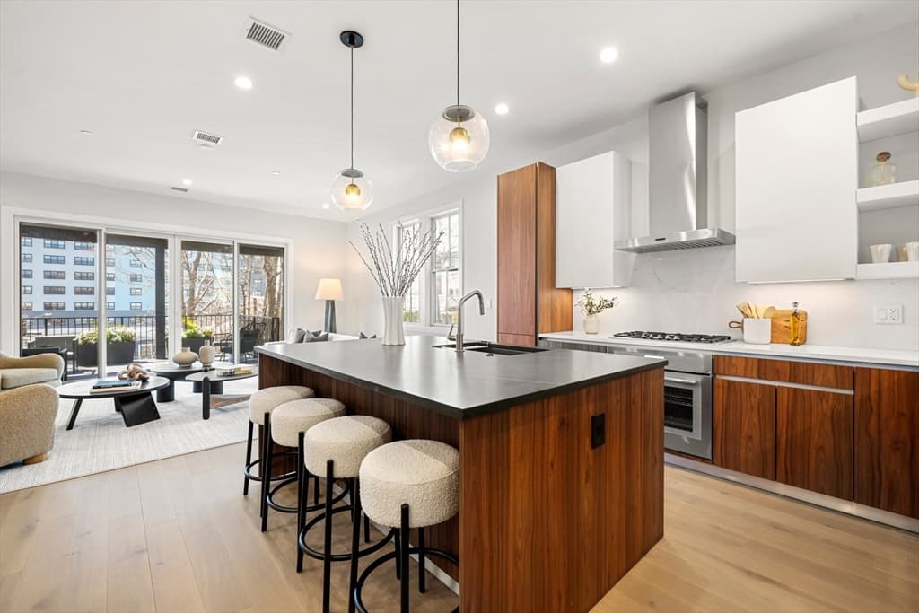407 E 7th Street #1