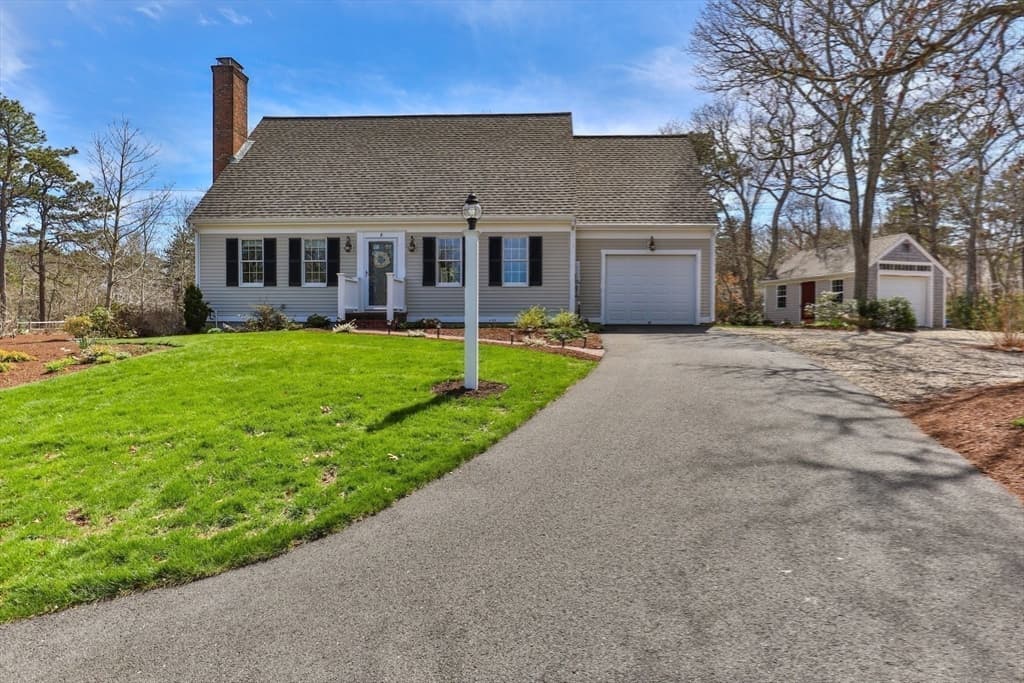 8 Teaberry Ave