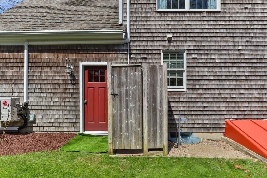 8 Teaberry Ave photo 5