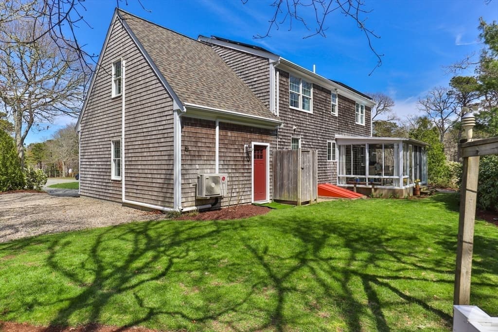 8 Teaberry Ave photo 4