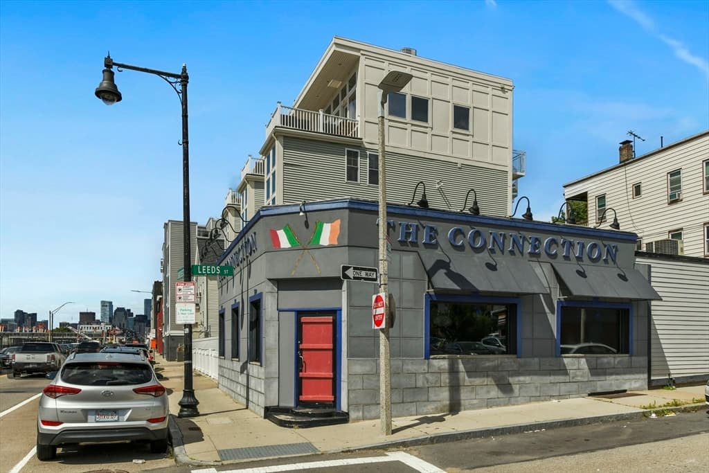 558/560 Dorchester Avenue photo 2