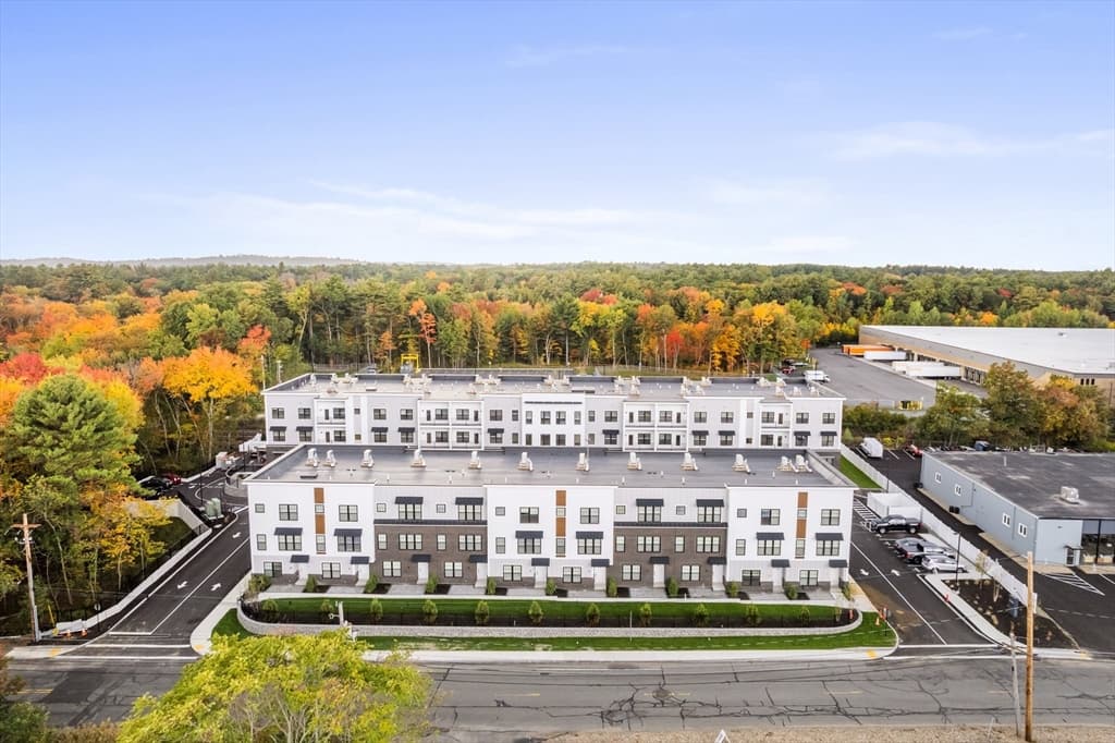 635 Main Street #206