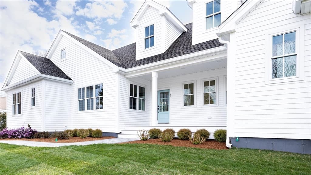 37 Pleasant Lake Ave
