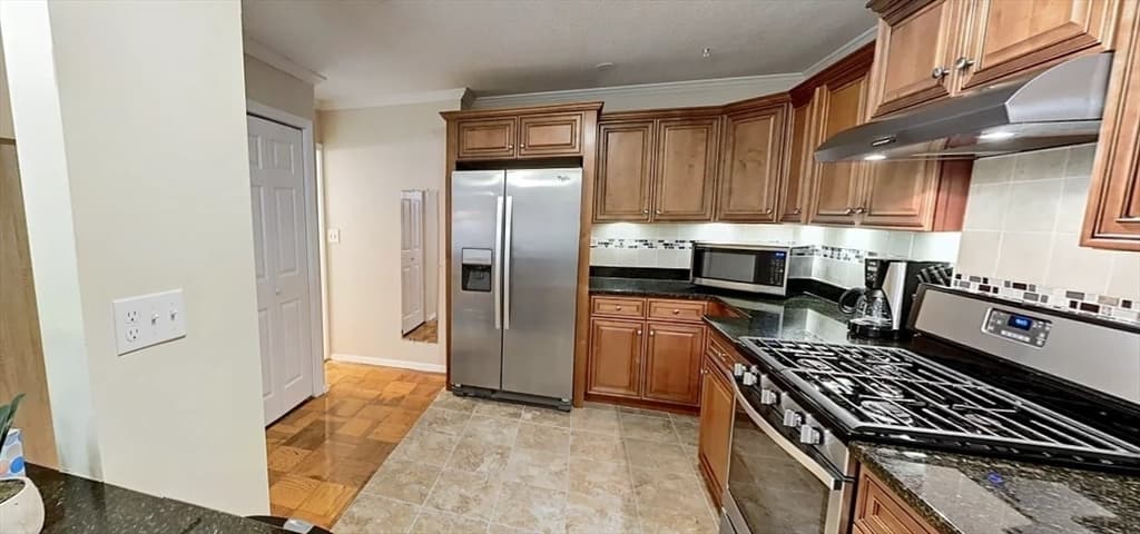 2 Hawthorne Place #15M photo 3