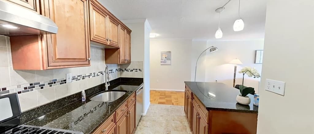 2 Hawthorne Place #15M