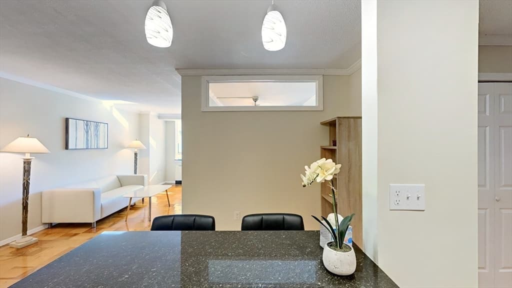 2 Hawthorne Place #15M photo 5