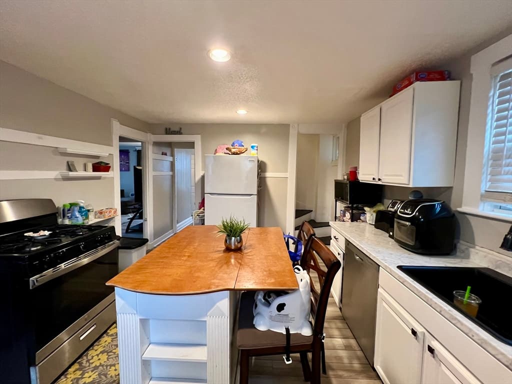246 Cedar St photo 5