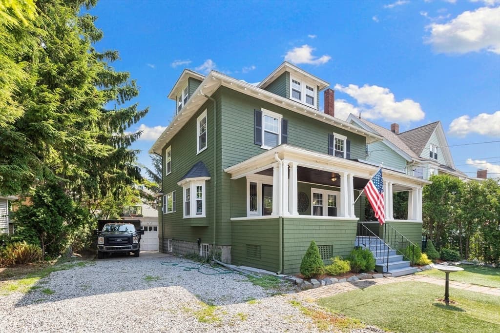 53 Johnson Ave photo 2