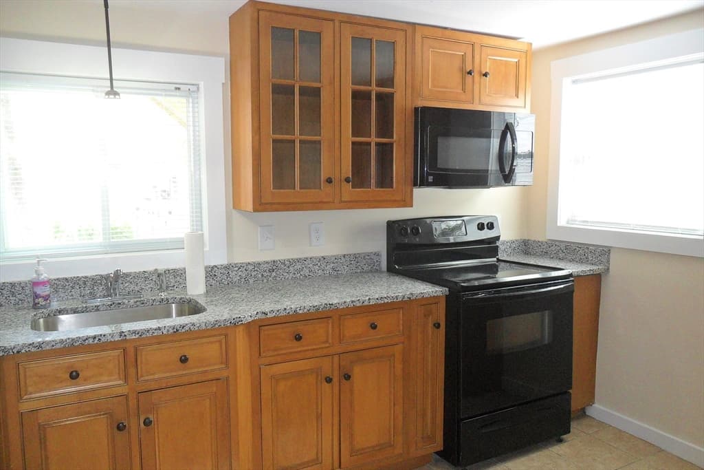 24B Grove St #B photo 2