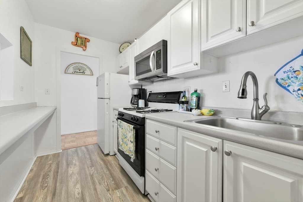 6 Whittier Pl #8P photo 2