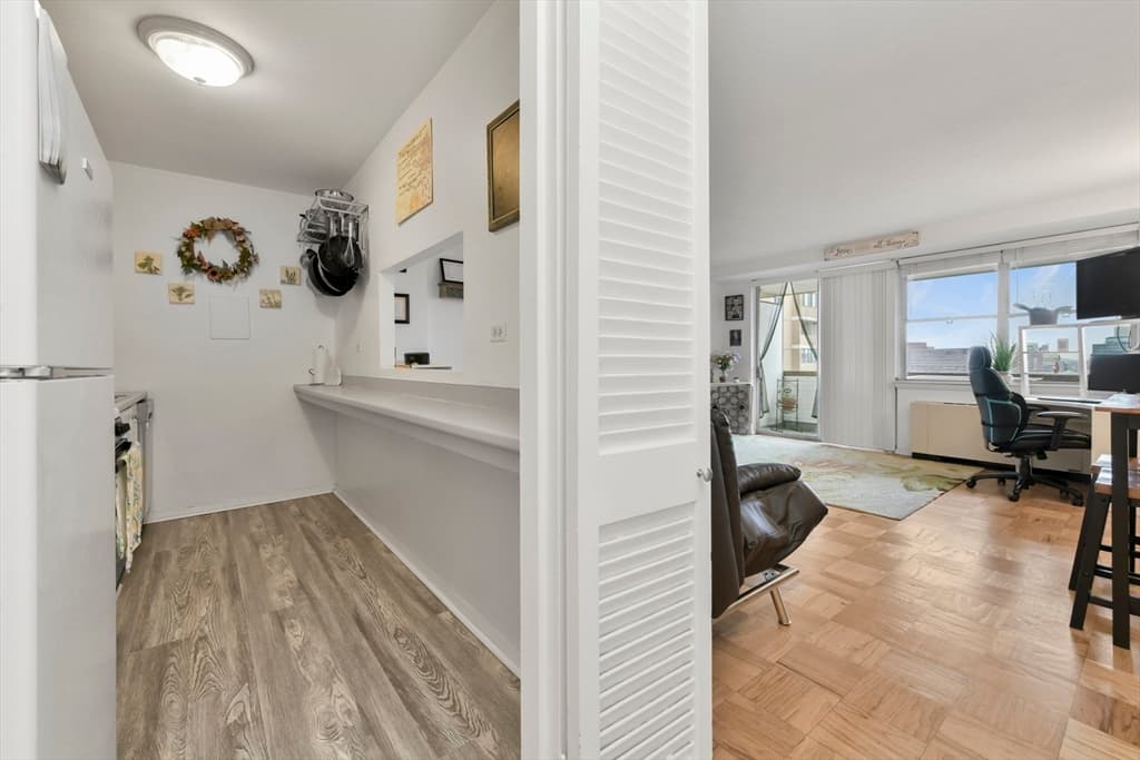 6 Whittier Pl #8P photo 3