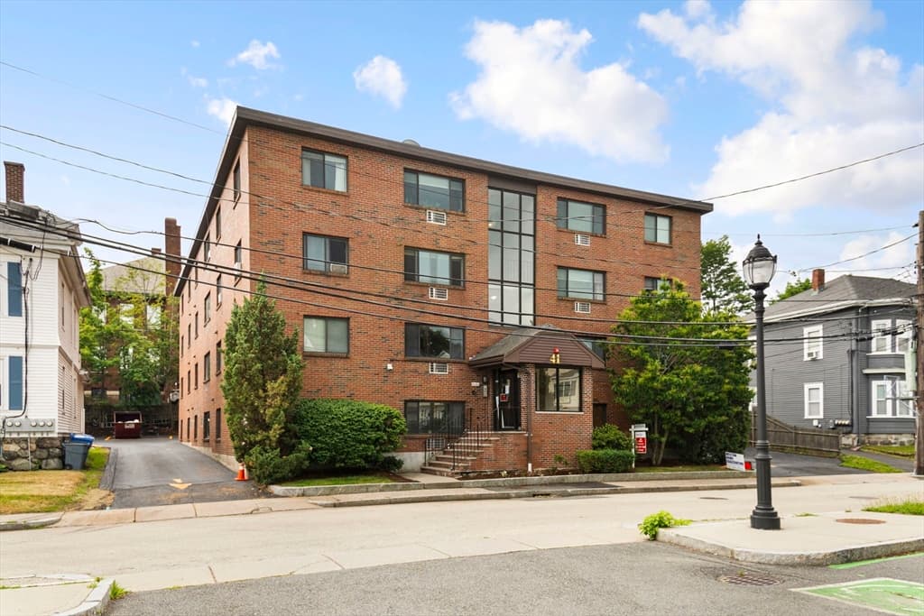 41 Walnut St #43