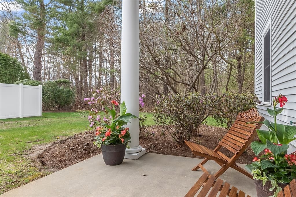 27 Hartland Way #103 photo 2
