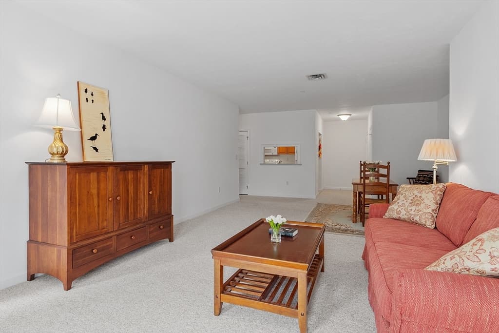 27 Hartland Way #103 photo 5