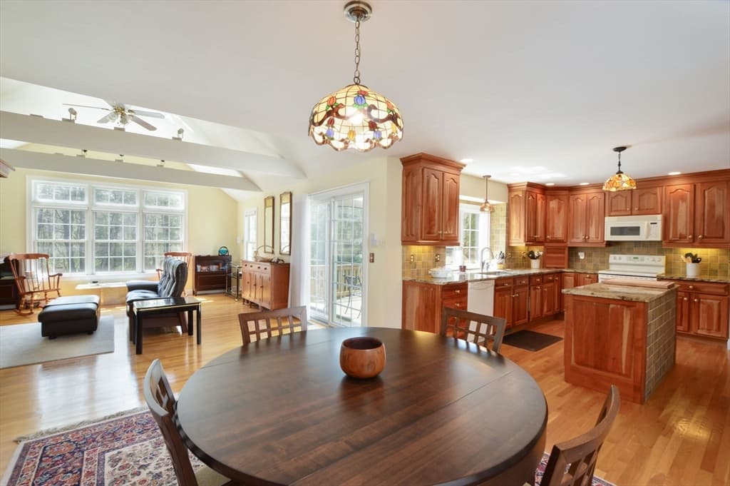 144 Curley Blvd photo 2