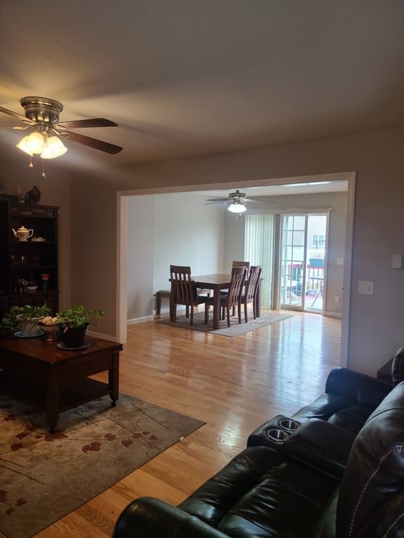 209 Morton St photo 3