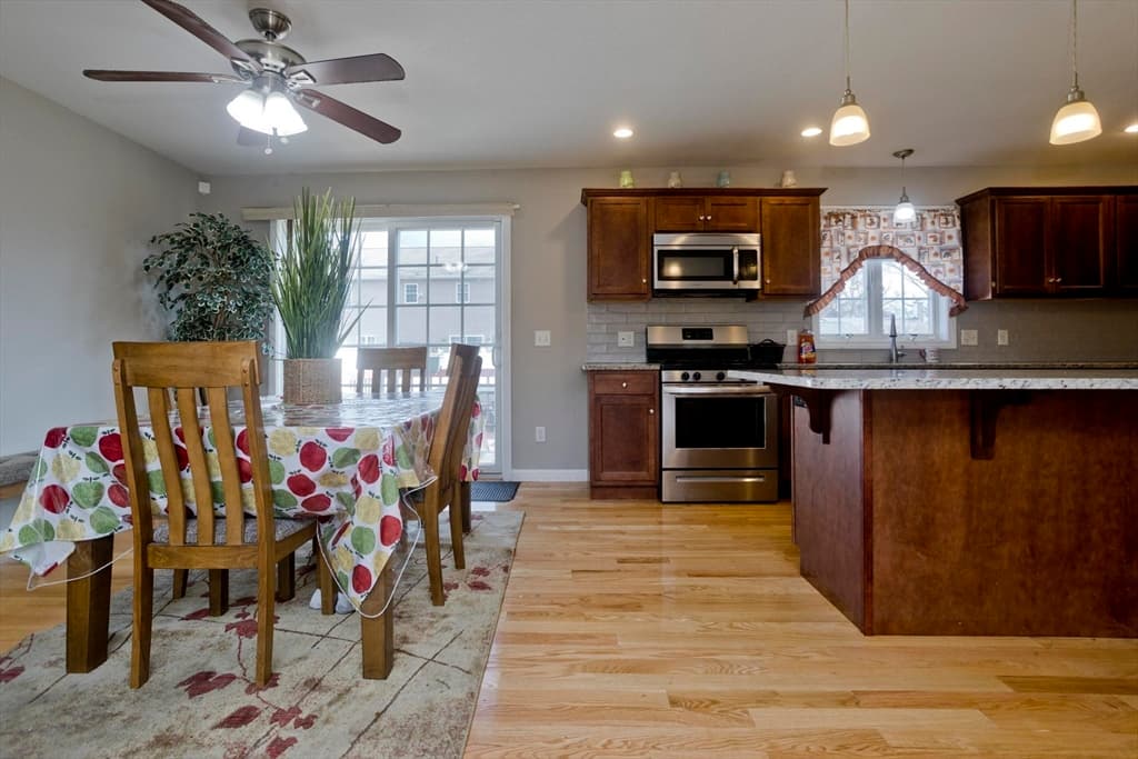 209 Morton St photo 5
