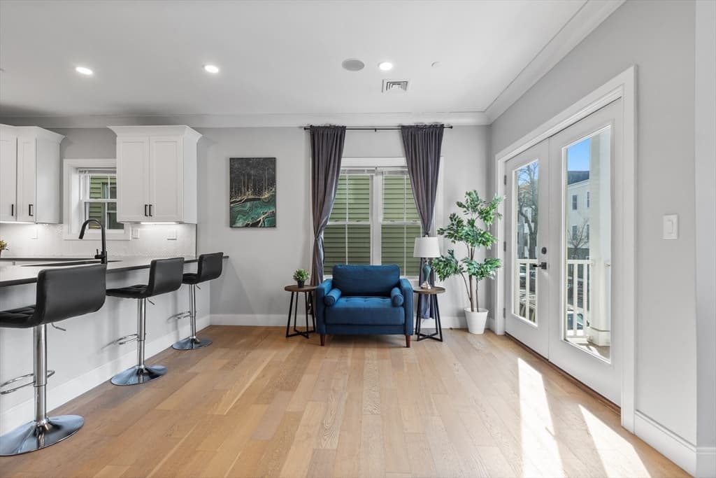 225 Havre Street #1 photo 3