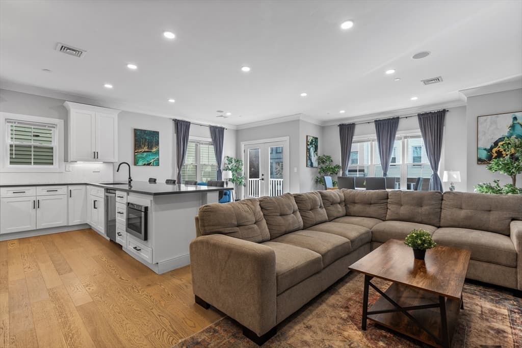 225 Havre Street #1 photo 5