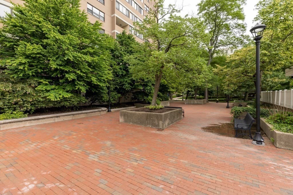 6-8 Whittier Place Pkg Space 231 photo 3