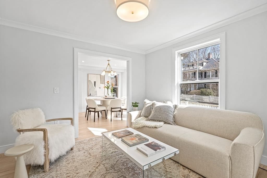 16 Wellesley Ave #2 photo 2