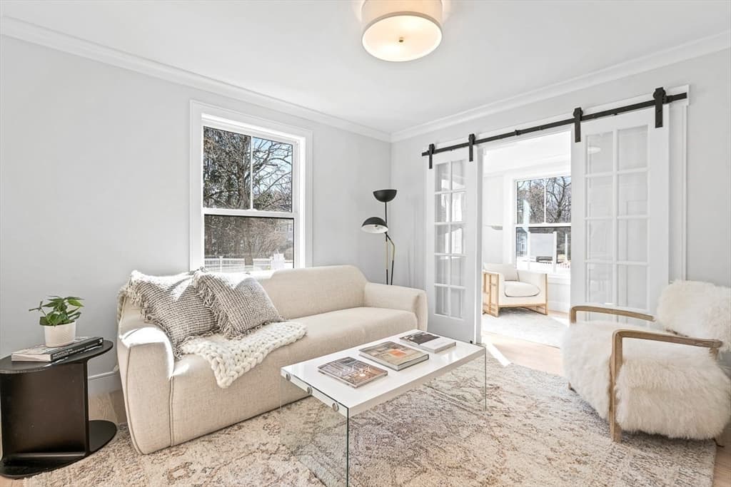 16 Wellesley Ave #2 photo 3