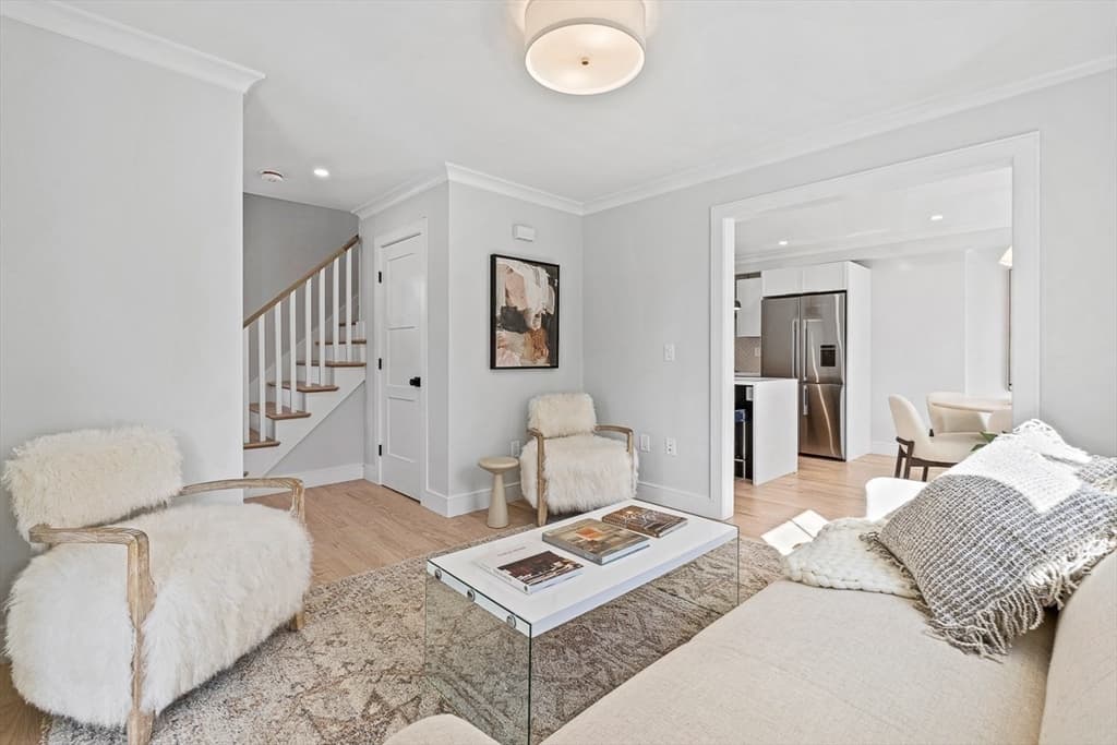 16 Wellesley Ave #2