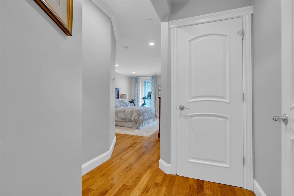 26 Yarmouth St #1 photo 2