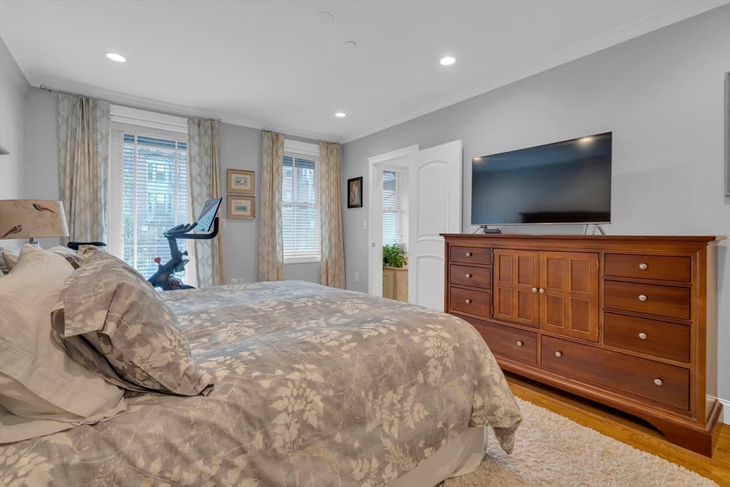 26 Yarmouth St #1 photo 4