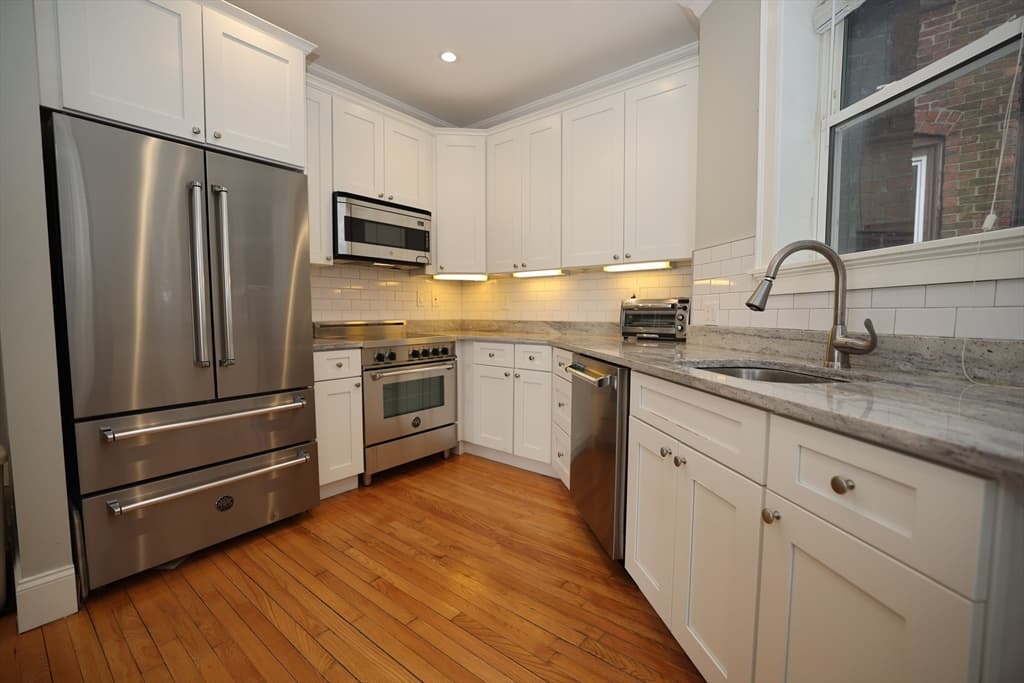 524 E Broadway #1 photo 2