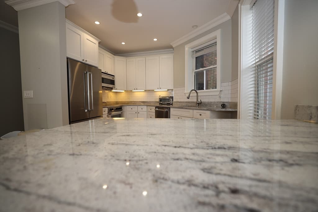 524 E Broadway #1 photo 3