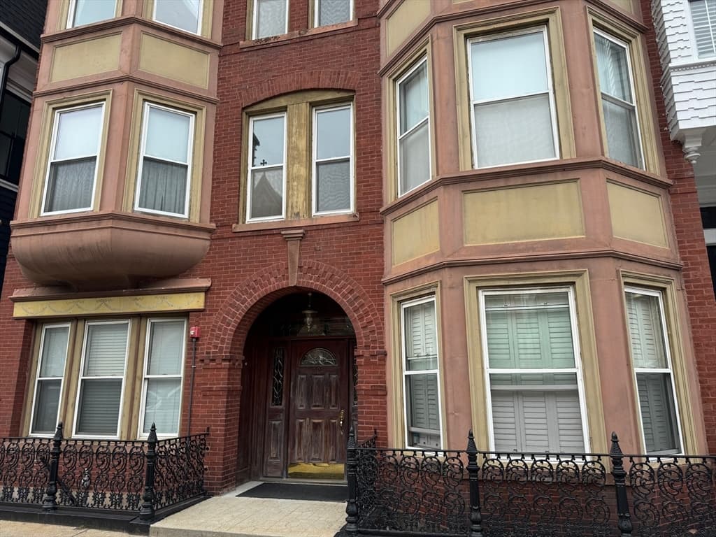 524 E Broadway #1