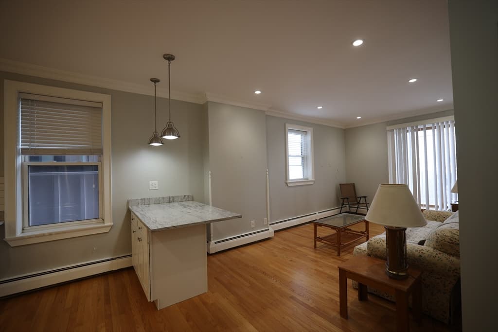 524 E Broadway #1 photo 4